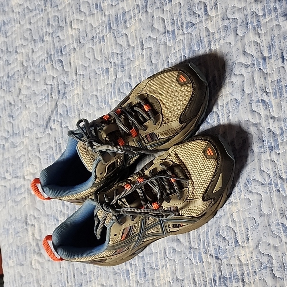 Ladies asics sneakers, size 8.5, great condition